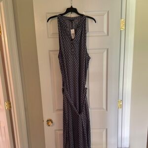 NWT
Ann Taylor Maxi Dress
Size XXL
Sleeveless